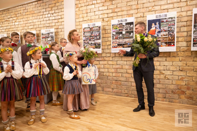 FOTO: Deju kolektīvi “Spolītes” un “Spole” svin 15 gadu jubileju