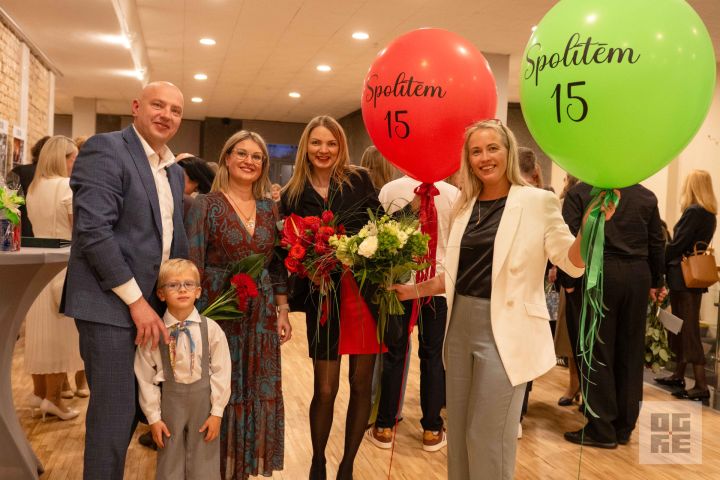 FOTO: Deju kolektīvi “Spolītes” un “Spole” svin 15 gadu jubileju