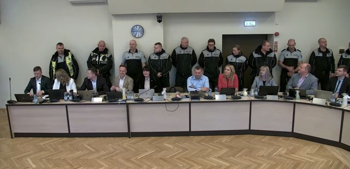 Gada pēdējā domes sēde: Astoņas stundas un gada noslēguma lēmumi 