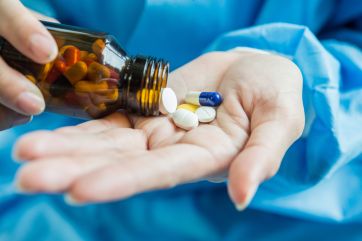 Attēls rakstam: Gripas epidēmijas laikā atgādina par iespēju iegādāties citam cilvēkam izrakstītas zāles