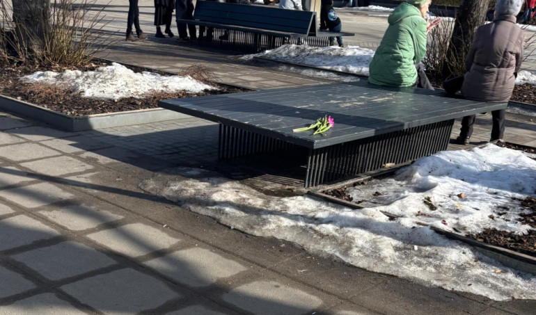 FOTO. Tulpes, rosība un tukši ziedu plaukti: mirkļi no 8. marta Ogrē