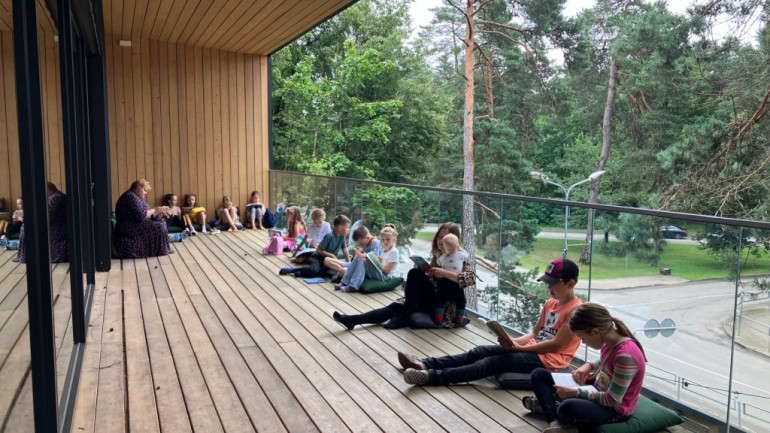 Vasarā aicina skolēnus uz koplasīšanu