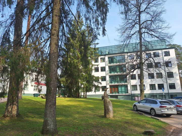 Slimnīcā atjauno fasādi un plāno darbus