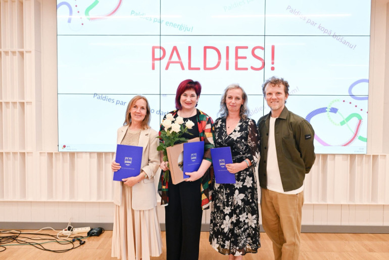 FOTO: Godināti visi, kuri palīdzēja Ogres novadam būt tikt spoži pārstāvētam skolēnu dziesmu un deju svētkos