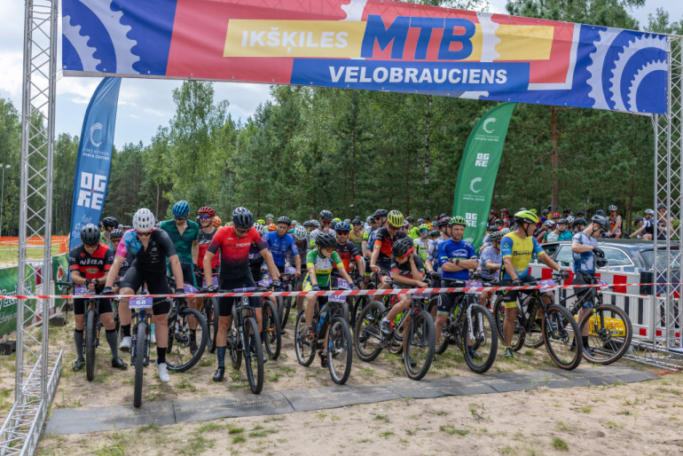 “Ikšķiles MTB velobraucienā” spraigā finišā uzvar Kļaviņš, sievietēm atkal pirmā Jaunslaviete-Kipure