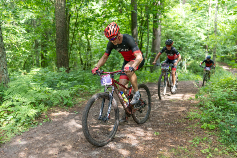 “Ikšķiles MTB velobraucienā” spraigā finišā uzvar Kļaviņš, sievietēm atkal pirmā Jaunslaviete-Kipure