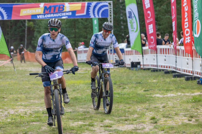 “Ikšķiles MTB velobraucienā” spraigā finišā uzvar Kļaviņš, sievietēm atkal pirmā Jaunslaviete-Kipure