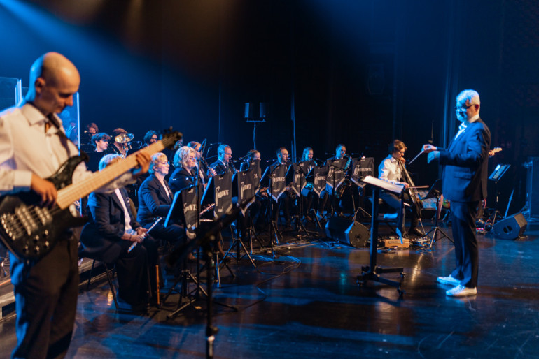 FOTO: Leģendārā grupa "Turaidas Roze" ar jaudīgu koncertu Ogrē atklāj jubilejas koncerttūri