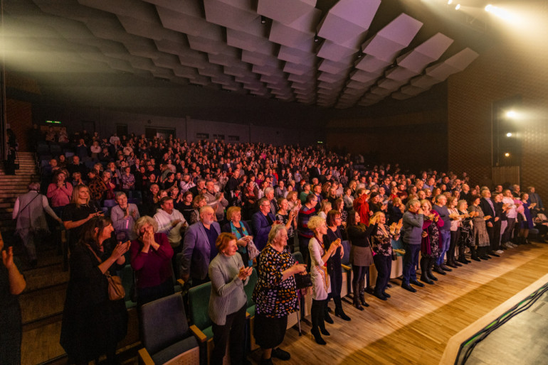 FOTO: Leģendārā grupa "Turaidas Roze" ar jaudīgu koncertu Ogrē atklāj jubilejas koncerttūri