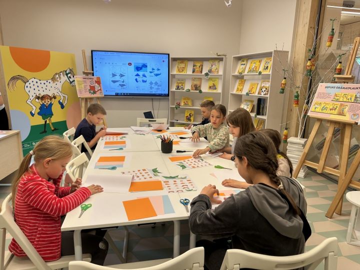 Bērnu literatūras nodaļā bērni tiekas nodarbībās “Radošie rīti”