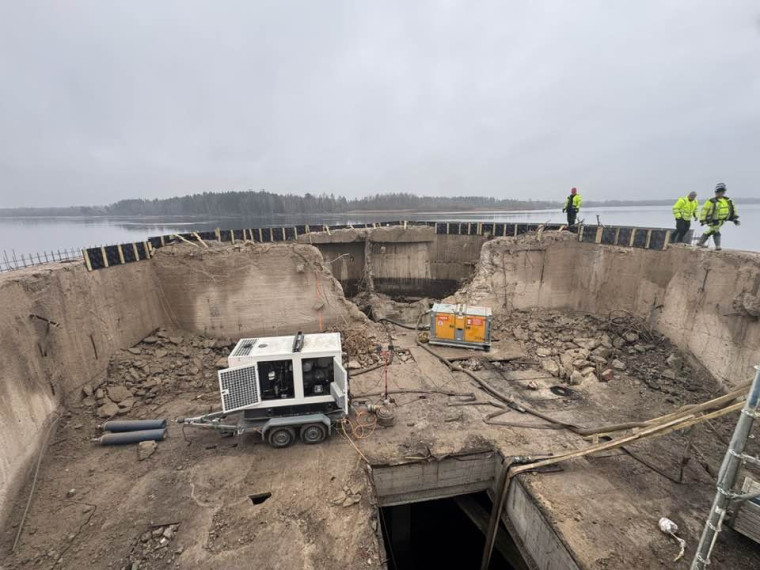FOTO. Egils Helmanis dalās ar progresu &quot;Ogres vārtu&quot; būvniecībā