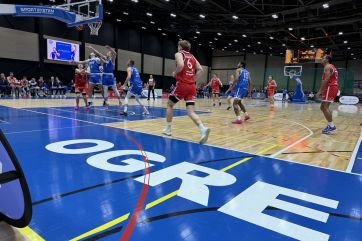 Attēls rakstam: Foto: “BK Ogre” pret “Liepāju” uzvar puslaikā, bet zaudē spēlē