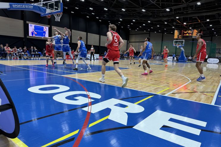 Attēls rakstam: Foto: “BK Ogre” pret “Liepāju” uzvar puslaikā, bet zaudē spēlē