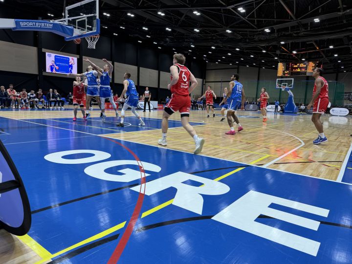 Foto: “BK Ogre” pret “Liepāju” uzvar puslaikā, bet zaudē spēlē