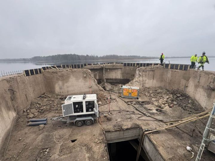 FOTO. Egils Helmanis dalās ar progresu "Ogres vārtu" būvniecībā