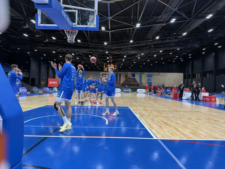 Foto: “BK Ogre” pret “Liepāju” uzvar puslaikā, bet zaudē spēlē