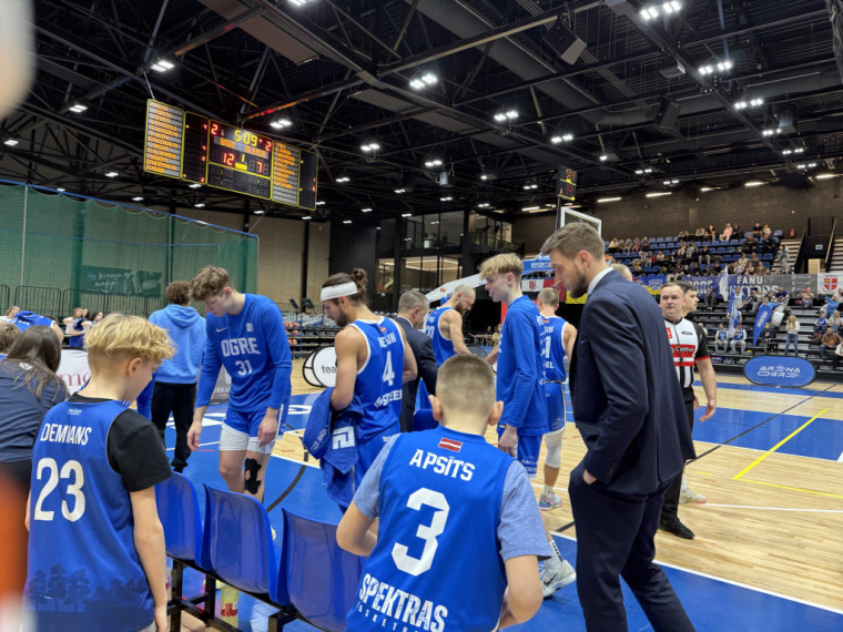 Foto: “BK Ogre” pret “Liepāju” uzvar puslaikā, bet zaudē spēlē