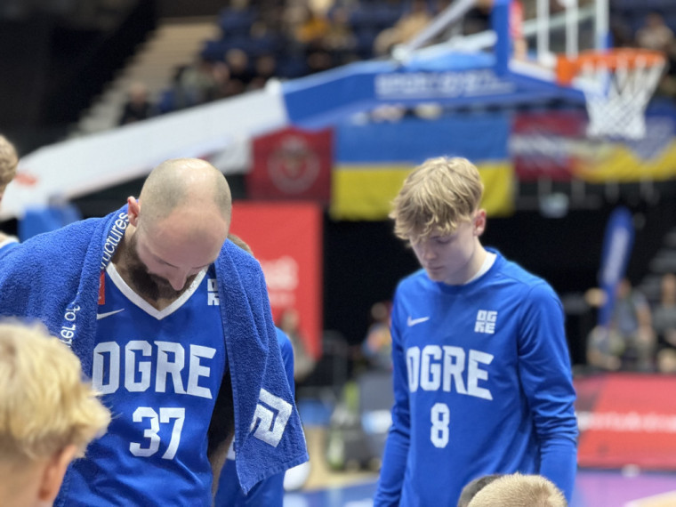 Foto: “BK Ogre” pret “Liepāju” uzvar puslaikā, bet zaudē spēlē