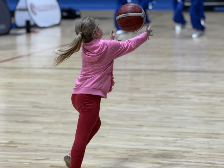 Foto: “BK Ogre” pret “Liepāju” uzvar puslaikā, bet zaudē spēlē