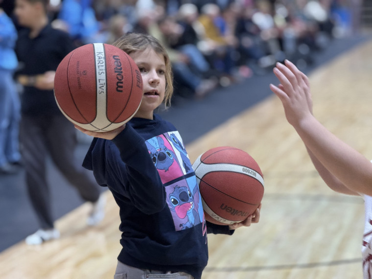 Foto: “BK Ogre” pret “Liepāju” uzvar puslaikā, bet zaudē spēlē