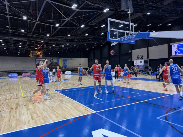 Foto: “BK Ogre” pret “Liepāju” uzvar puslaikā, bet zaudē spēlē