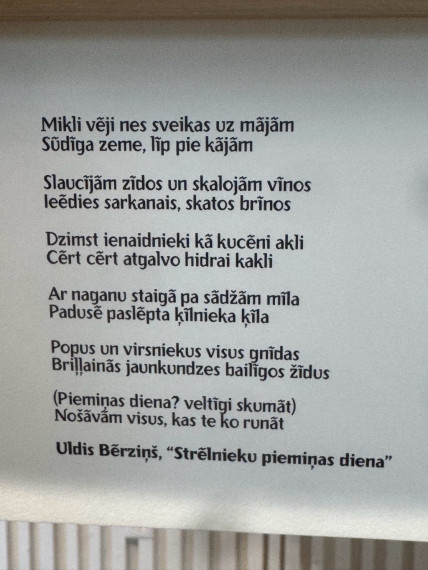 FOTO: Taurupē atklāj Lato Lapsas izstādi un grāmatu par latviešu strēlniekiem