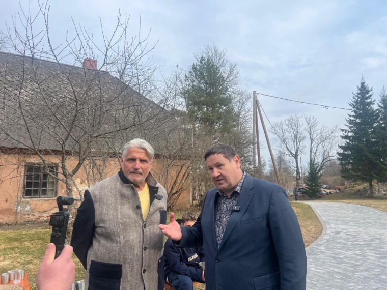 FOTO: Taurupē atklāj Lato Lapsas izstādi un grāmatu par latviešu strēlniekiem