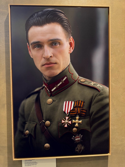 FOTO: Taurupē atklāj Lato Lapsas izstādi un grāmatu par latviešu strēlniekiem