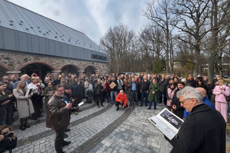 Attēls rakstam: FOTO: Taurupē atklāj Lato Lapsas izstādi un grāmatu par latviešu strēlniekiem