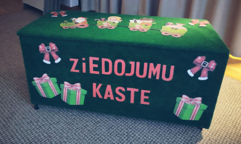FOTO. Patiess prieks dalīties priekā! Ogres PII “Dzīpariņš” dāvājusi svētku prieku Ogres pansionāta senioriem
