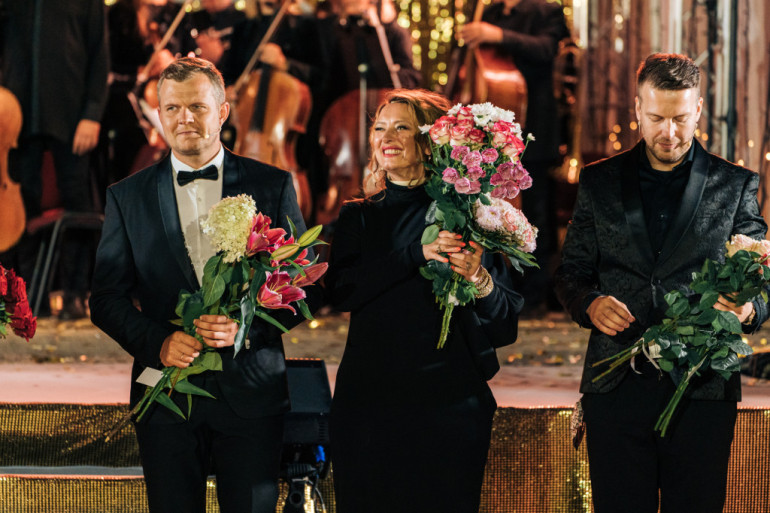 FOTO: Grezni un spoži izskanējis VII Starptautiskais Operetes festivāls Ikšķilē