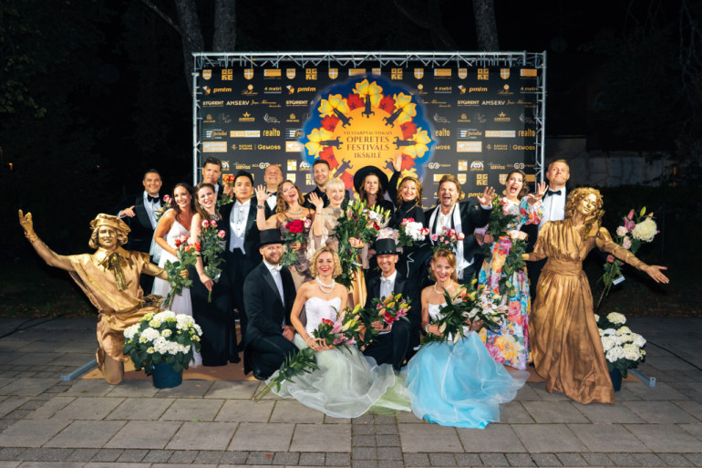 FOTO: Grezni un spoži izskanējis VII Starptautiskais Operetes festivāls Ikšķilē