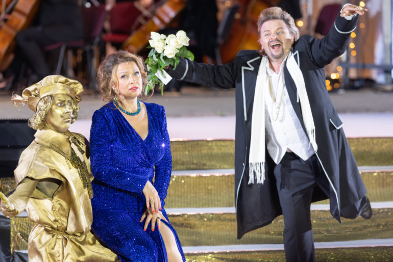 FOTO: Grezni un spoži izskanējis VII Starptautiskais Operetes festivāls Ikšķilē