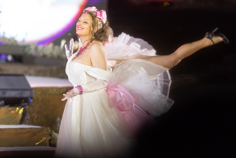 FOTO: Grezni un spoži izskanējis VII Starptautiskais Operetes festivāls Ikšķilē