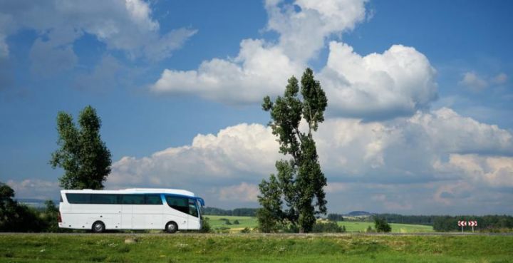 Šoferu trūkuma dēļ pasažieru pārvadātāji otrdien atcēluši vairākus autobusu reisus