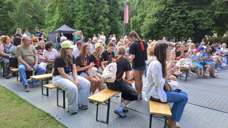 Vērmanes dārzā tikās skolu teātra sporta komandas
