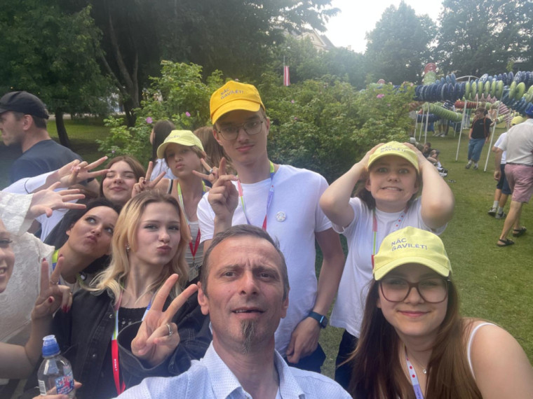 Vērmanes dārzā tikās skolu teātra sporta komandas