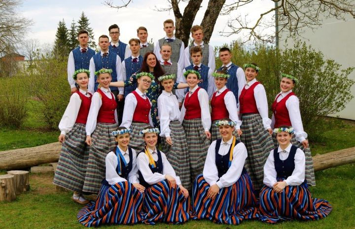 Deju kolektīva "Daina" jubilejas koncerts "Pavasara pilnziedā"