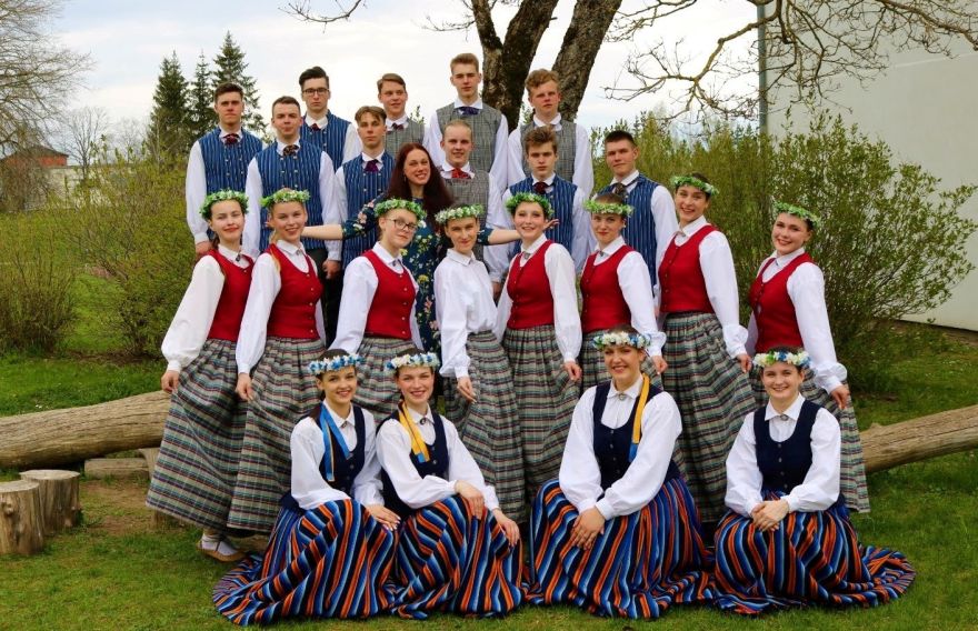 Deju kolektīva "Daina" jubilejas koncerts "Pavasara pilnziedā"